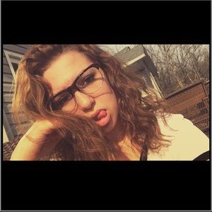 Meet your Posher, Camille