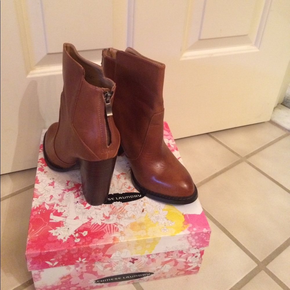 Chinese Laundry "Gladly" Bootie Siz 9,, Cognac