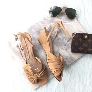 Chloe $680 Leather Pleat Bow Wedge Sandals