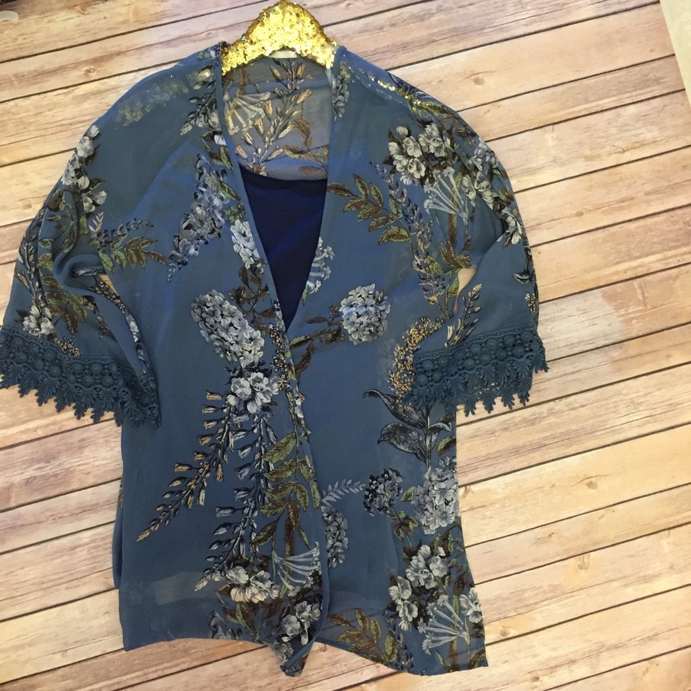 S-M Blue Floral Kimono - Picture 2 of 4
