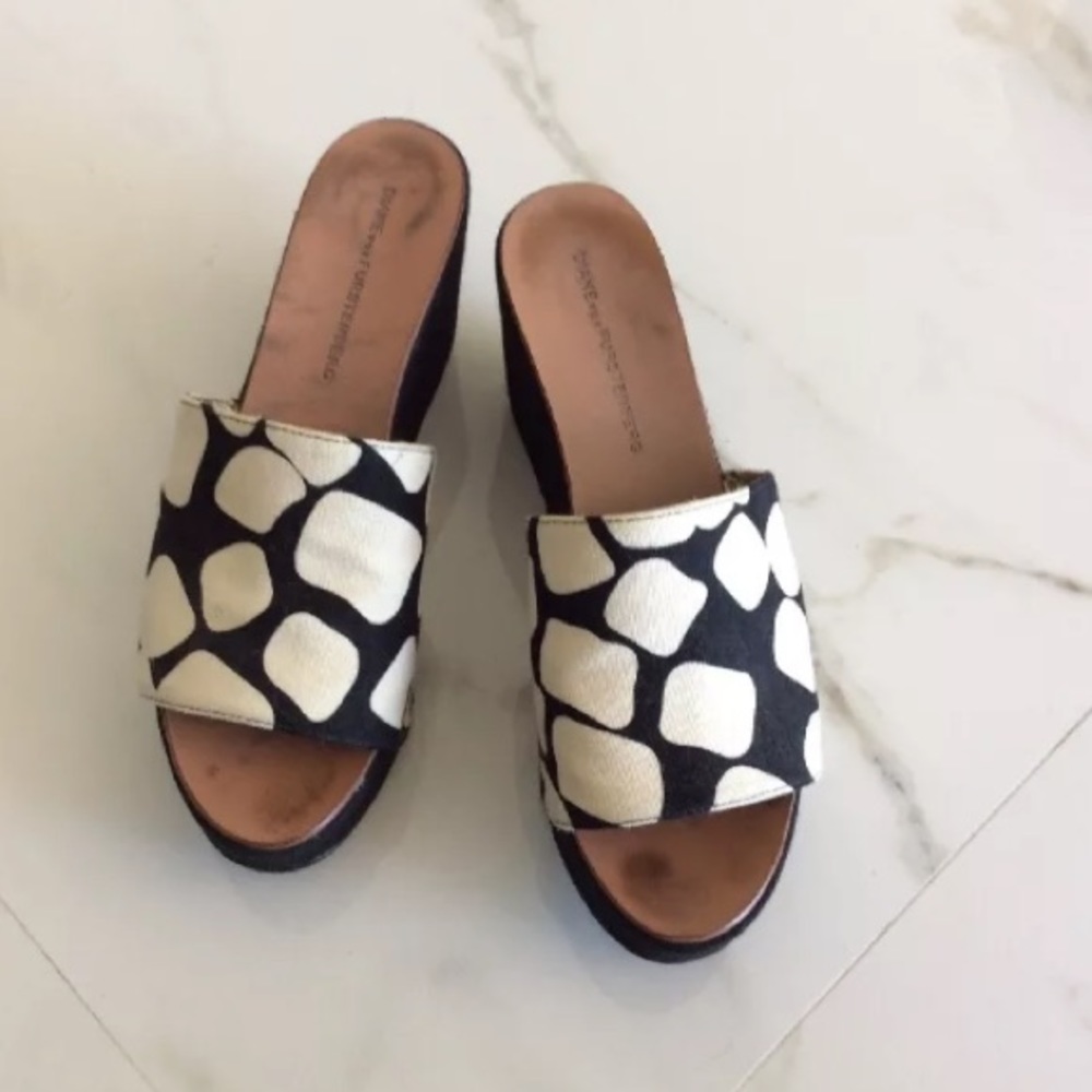DVF Diane Von Furstenburg graphic wedge