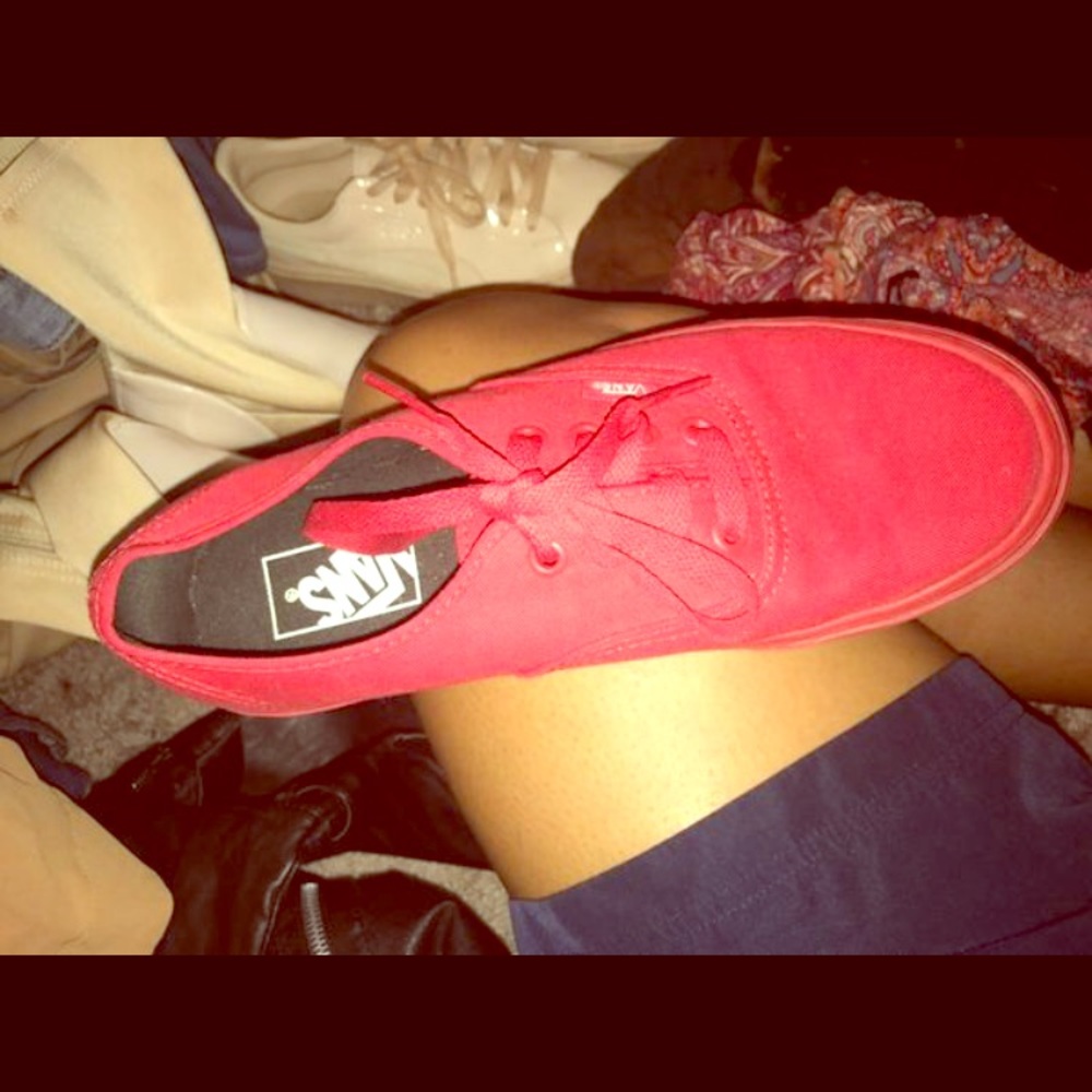 Red vans - Picture 2 of 2