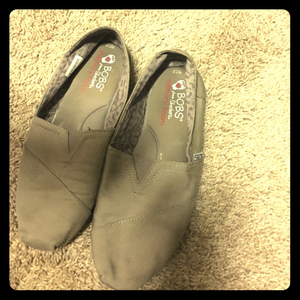 Bobs in tan