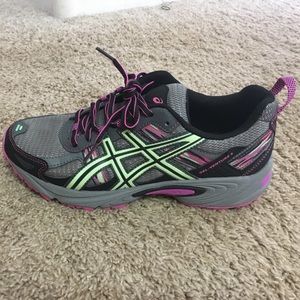 ASIC tennis shoes