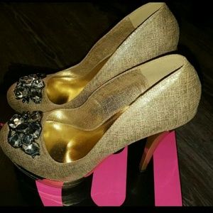 Michael Antonio Gold Jeweled Pump Sz 7.5