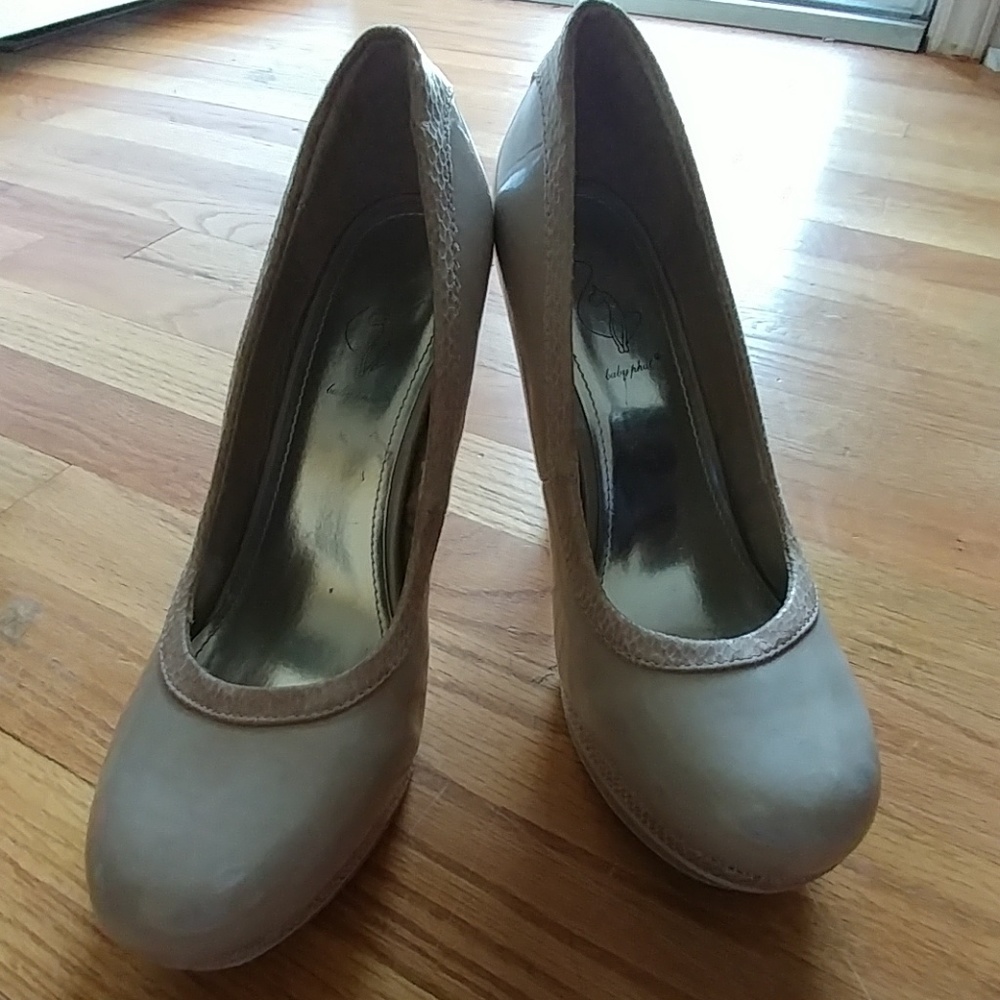 BABY PHAT CHANCE PATENT SNAKE SKIN HEELS.  SIZE 10