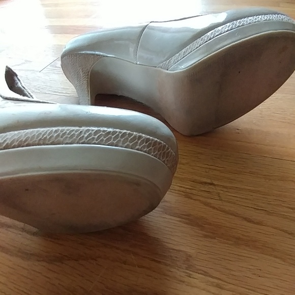 BABY PHAT CHANCE PATENT SNAKE SKIN HEELS. SIZE 10 - Picture 5 of 8