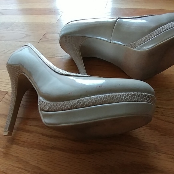 BABY PHAT CHANCE PATENT SNAKE SKIN HEELS. SIZE 10 - Picture 8 of 8