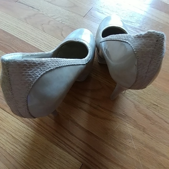 BABY PHAT CHANCE PATENT SNAKE SKIN HEELS. SIZE 10 - Picture 6 of 8