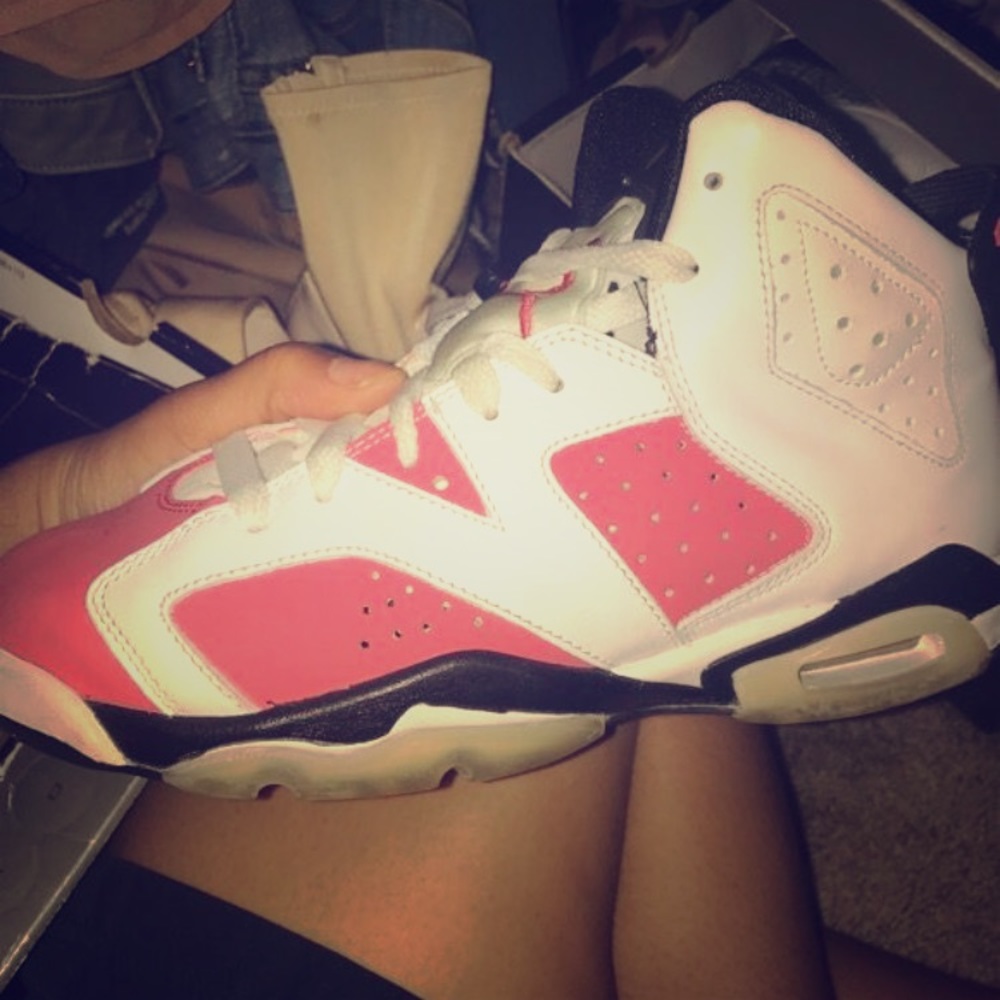 Jordan retro coral roses