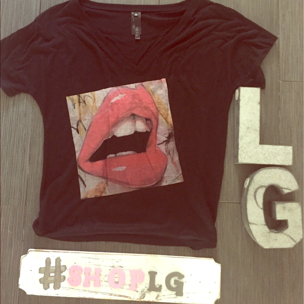 Black top with lips graphic