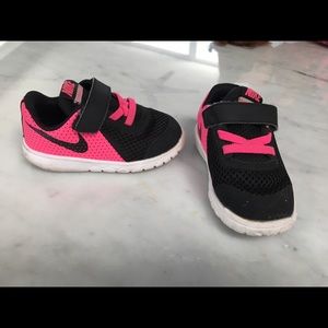Toddler size 6 Nike shoes