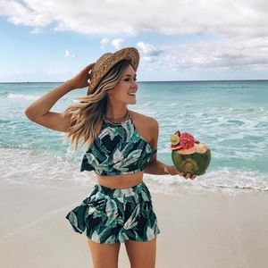 Lulu tropical set two piece. Size small