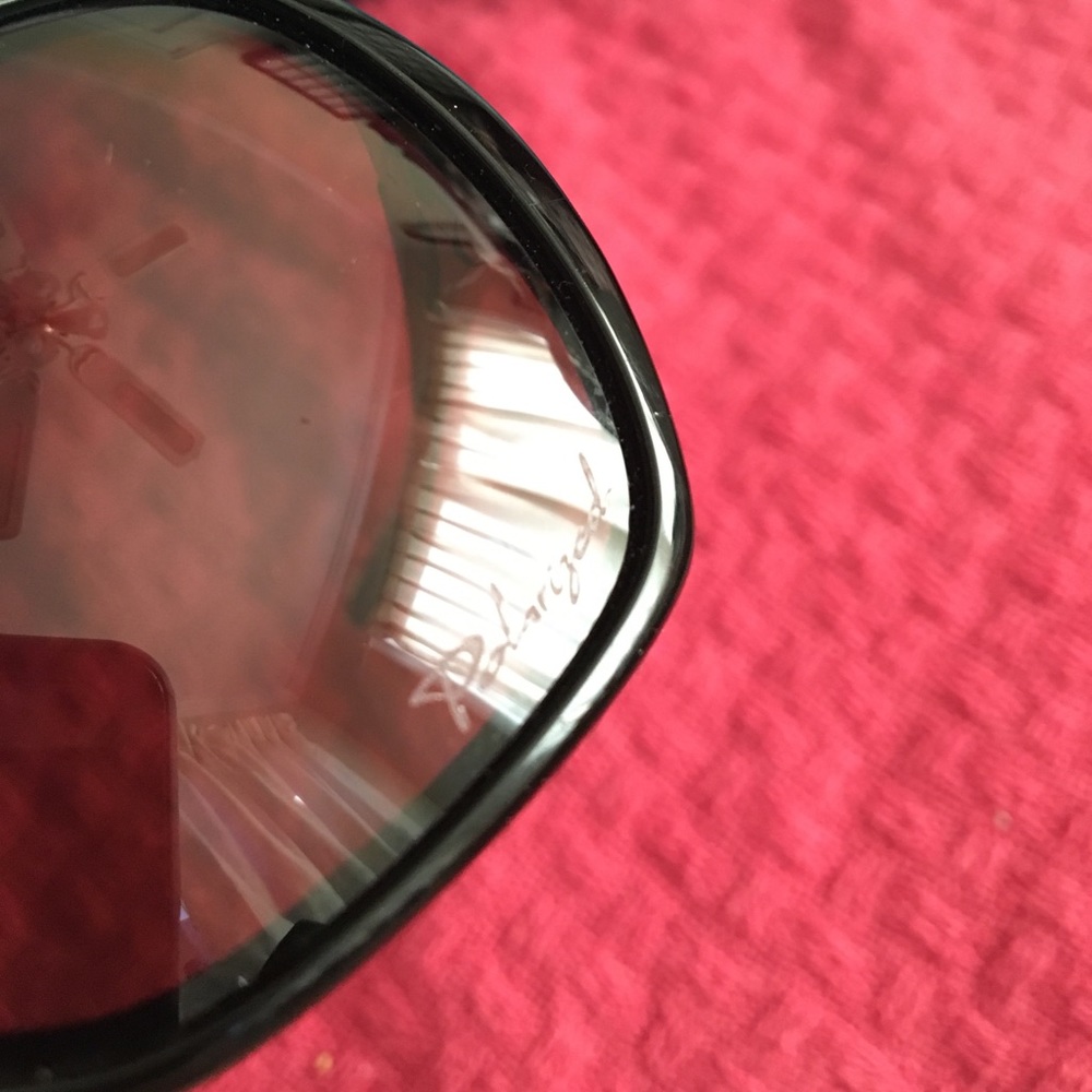 Oakley Breast Cancer Awareness polarized s glasses - Picture 3 of 4