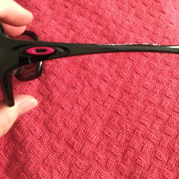 Oakley Breast Cancer Awareness polarized s glasses - Picture 2 of 4