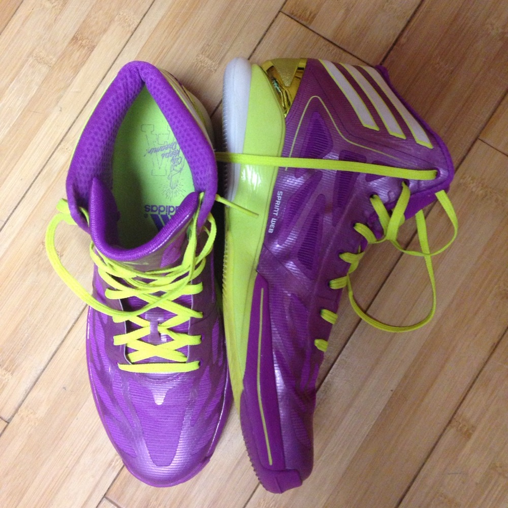 Basketball shoes