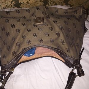 Dooney & Bourke zip shoulder handbag