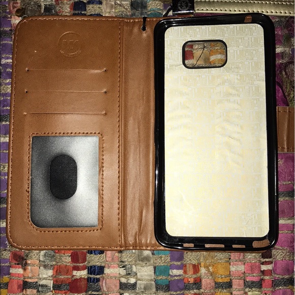 Michael Kors phone wallet wristlet - Picture 2 of 3