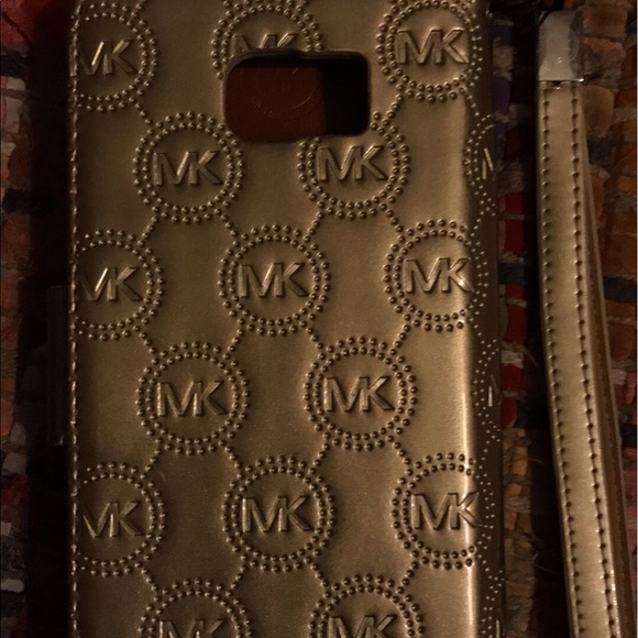 Michael Kors phone wallet wristlet - Picture 3 of 3