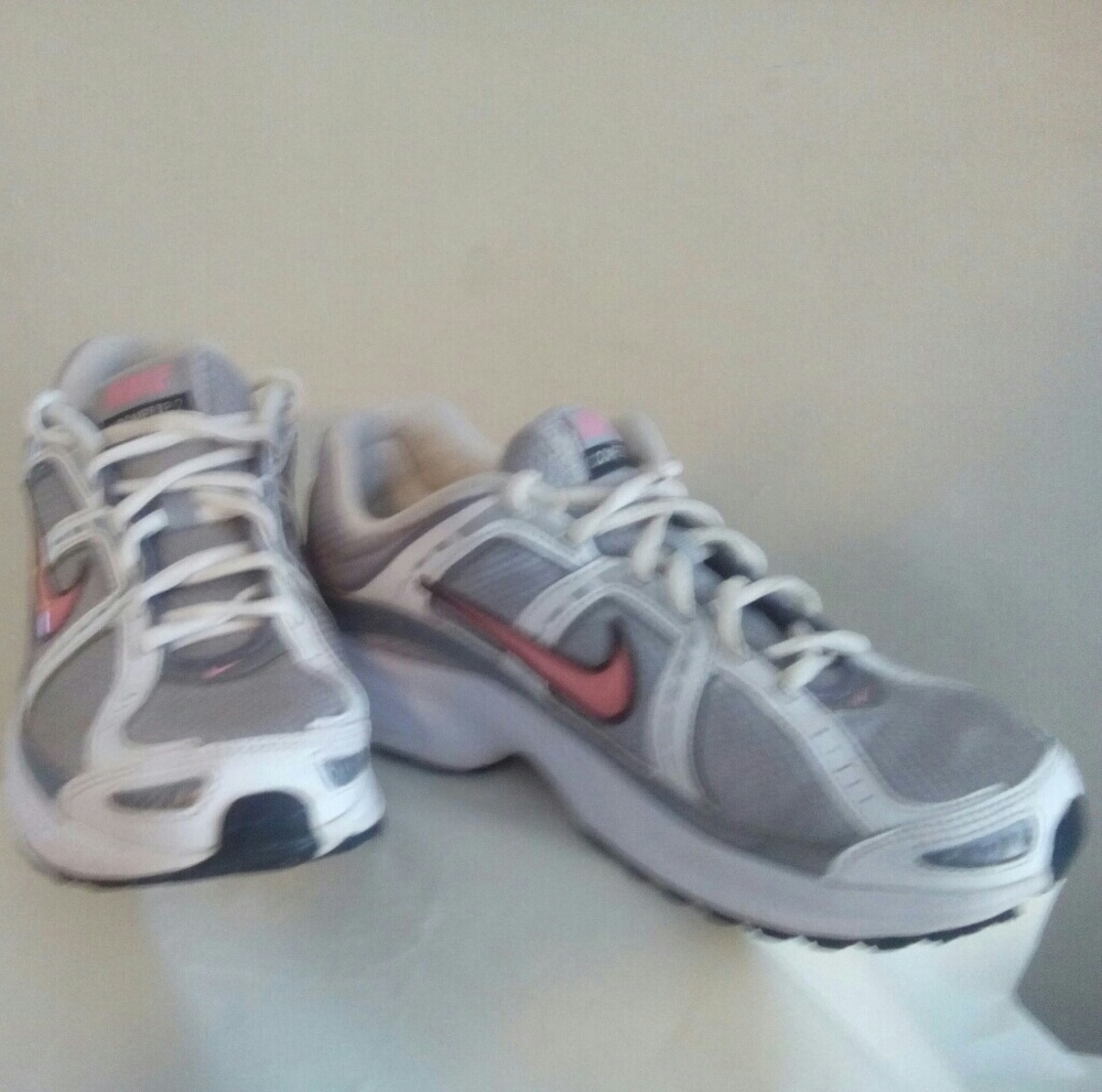 Nike Compete 2 sneakers