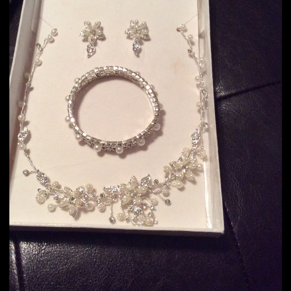 3 pc Jewelry set for special occasions worn once