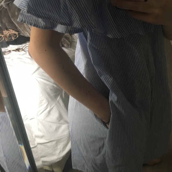 SOLD💥NWT off shoulders striped dress!👗 - Picture 3 of 3