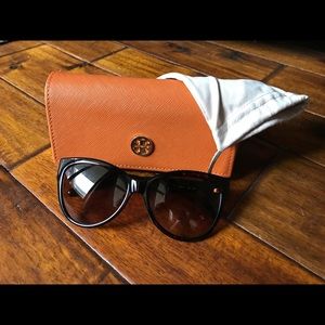 Tory Burch Oversized Cat Eye Sunglasses 🕶