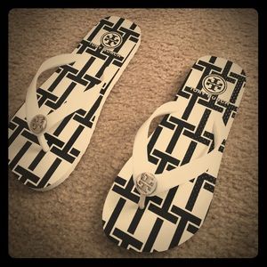 Tory Burch black and white size 7 flipflops 💯auth