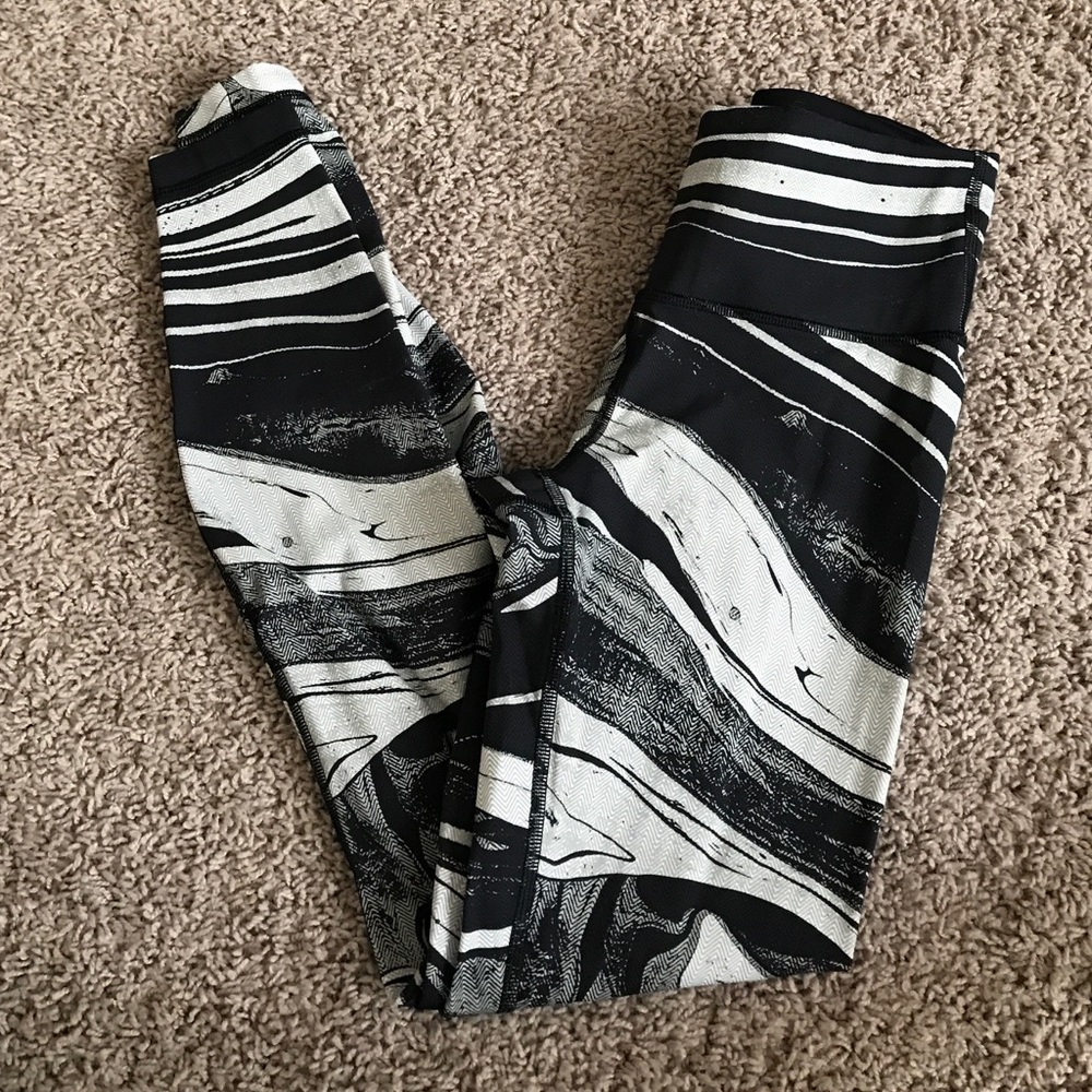 Lululemon Florence speed Marble size 4