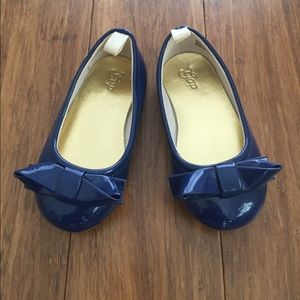 Blue gap shoes with bow
