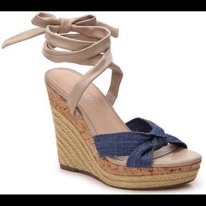 💕Charles David Aaron Wrap around Wedges💕