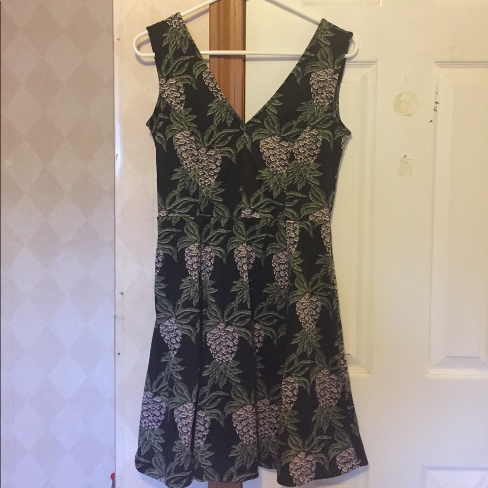 H&M pineapple v neck skater dress size M