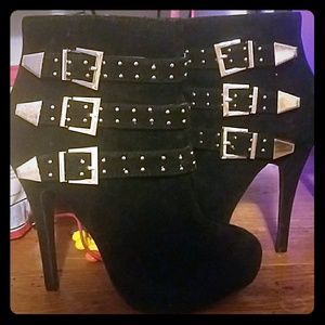 Body Central stilettos