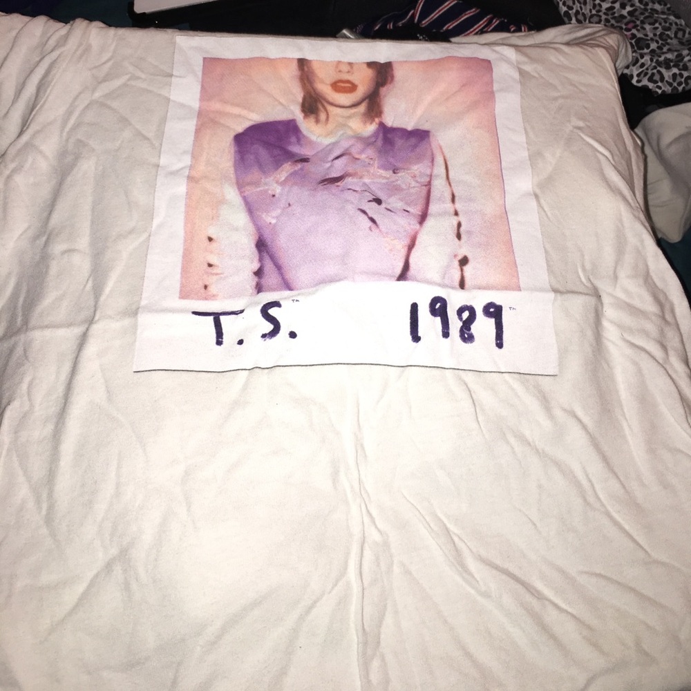 Taylor Swift 1989 tour shirt