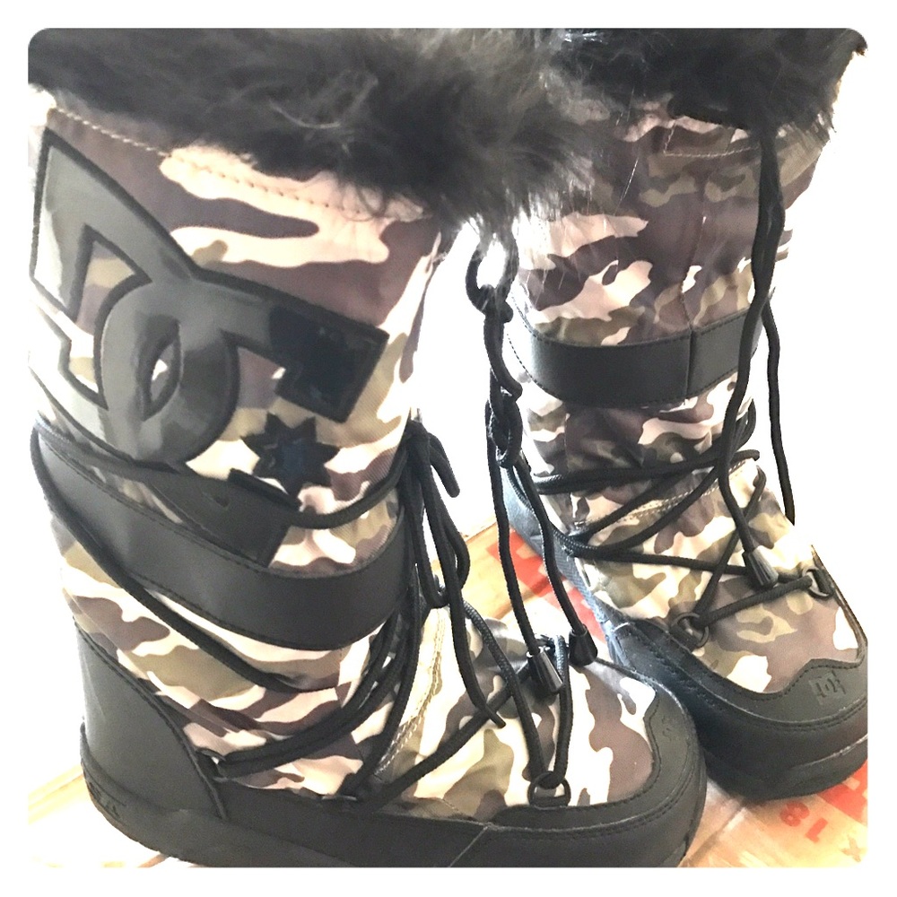 DC women chalet boots. NEW W/O TAGS