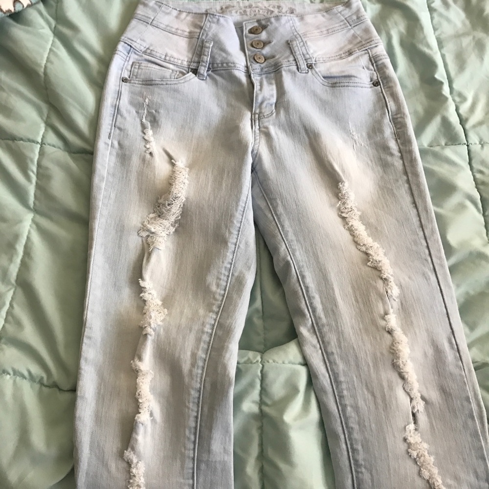 High waisted ripped jeans