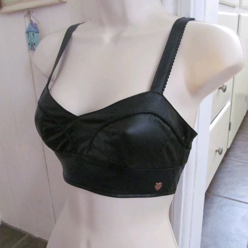Black crop top bralette Kendall & Kylie