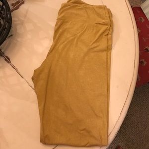 BN LuLaRoe solid heather mustard TC leggings!