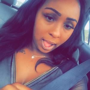 Meet your Posher, Tia