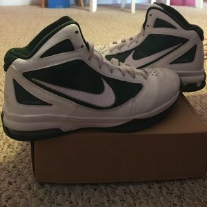 Girls basketball shoes size 5