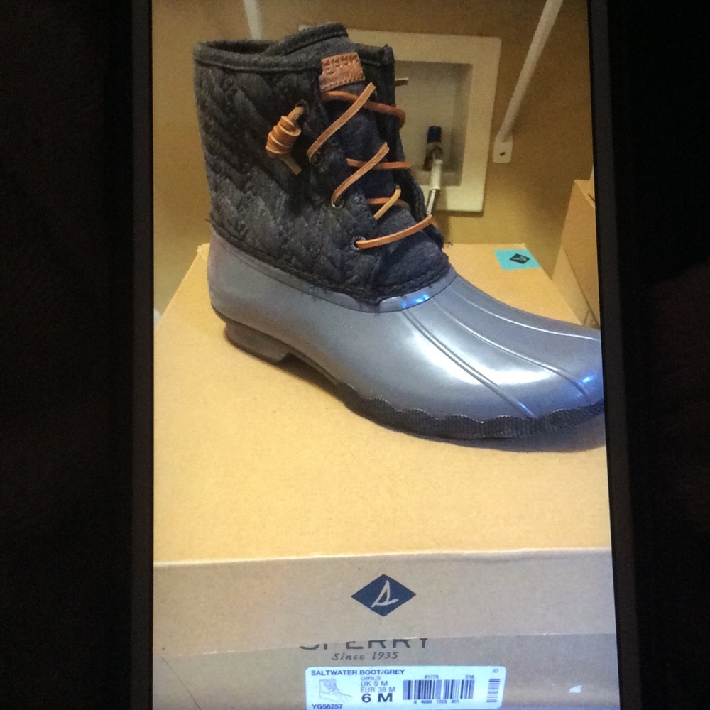 Brand new sperry rain boots unisex size 6