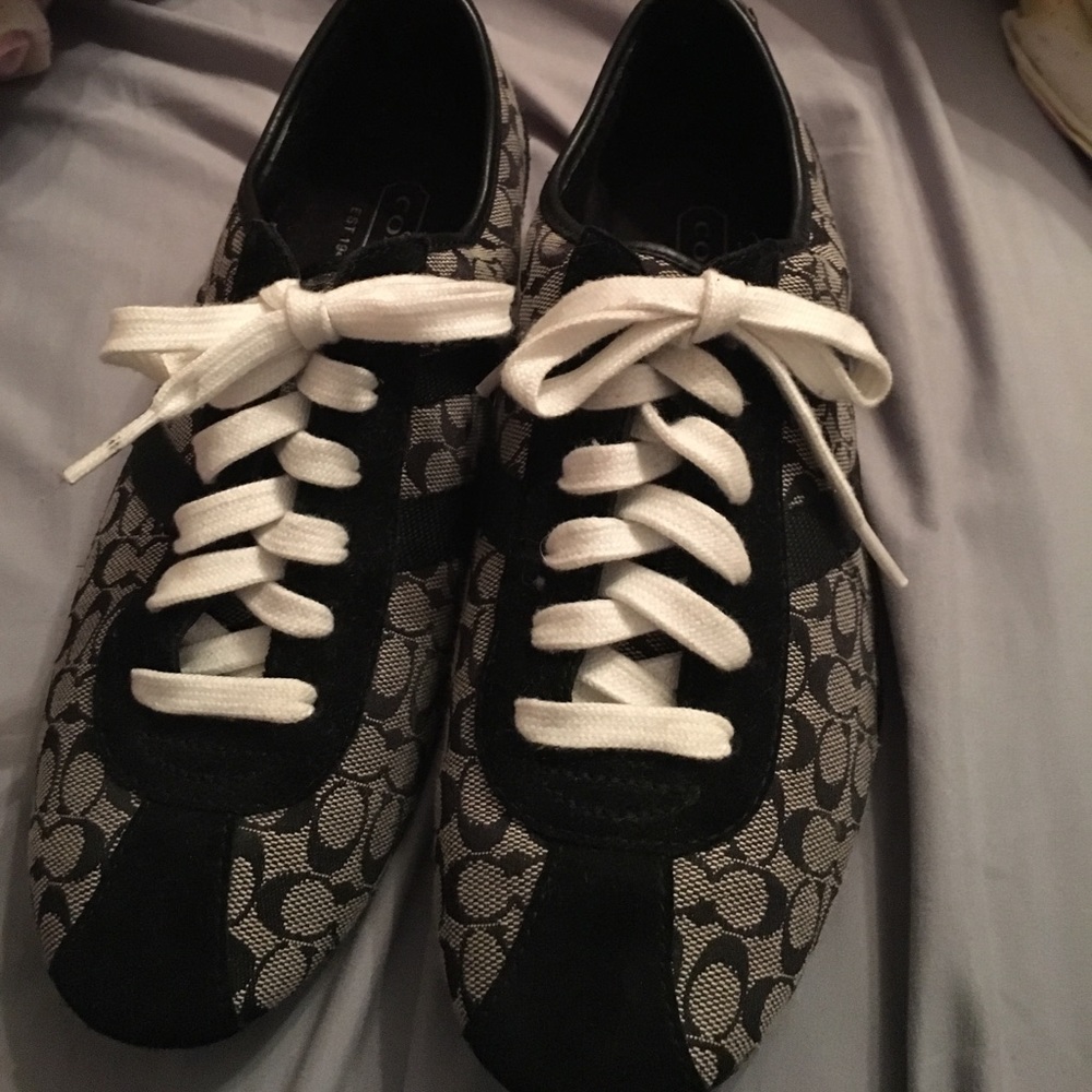 Black and white Coach Shoes! ⚪️⚫️