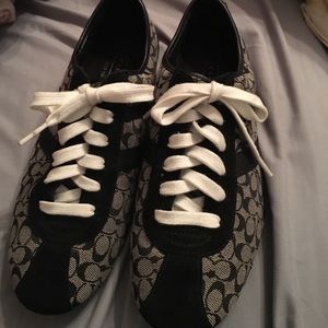 Black and white Coach Shoes! ⚪️⚫️
