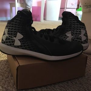 Basketball shoes youth girls
