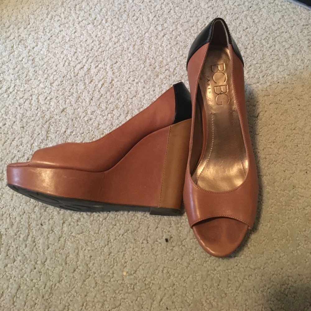 BCBG Nude and black open toed wedges