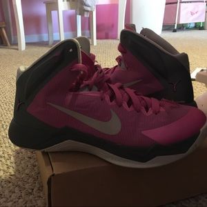 Women's basketball shoes