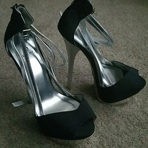 Black and silver 4in pumps