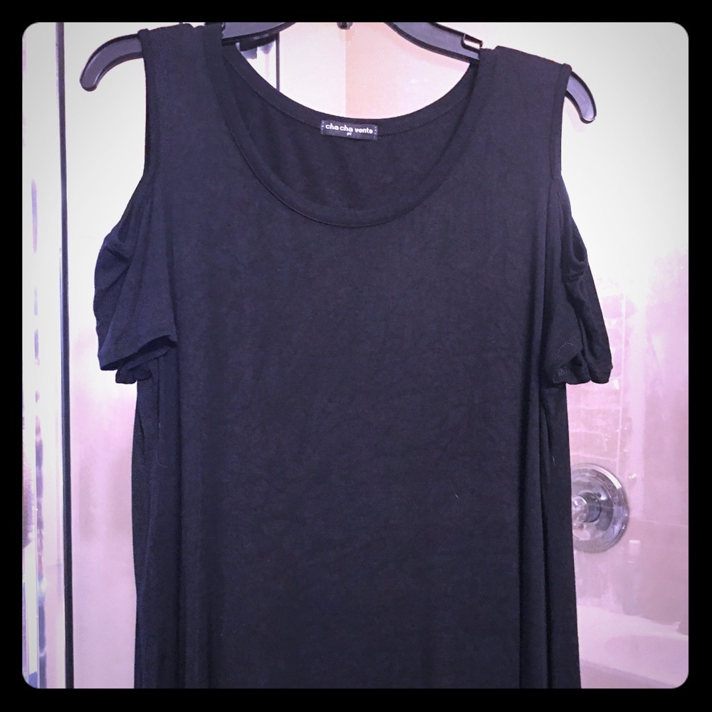 Cha cha vente cold shoulder top