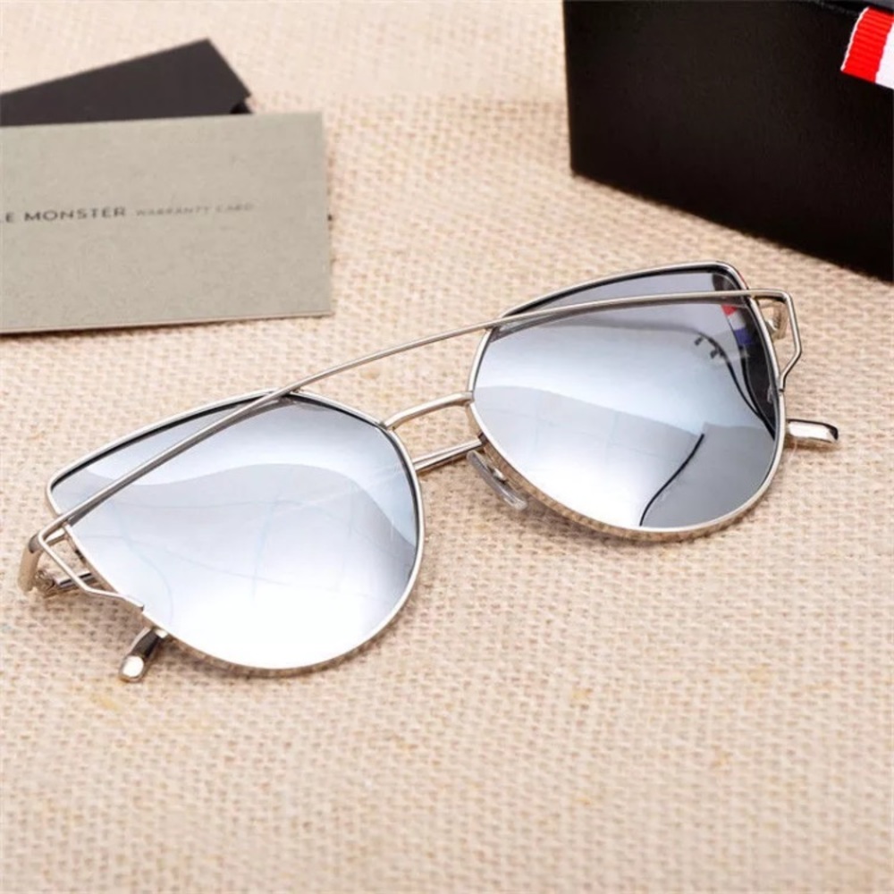 New unworn mirrored silver sun glasses