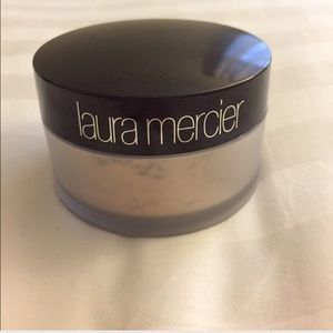 🎉SALE🎉 NWT BUNDLE--Laura Mercier Powder & Puff